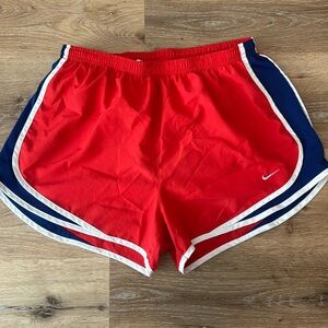 Women’s Large Nike Tempo Shorts